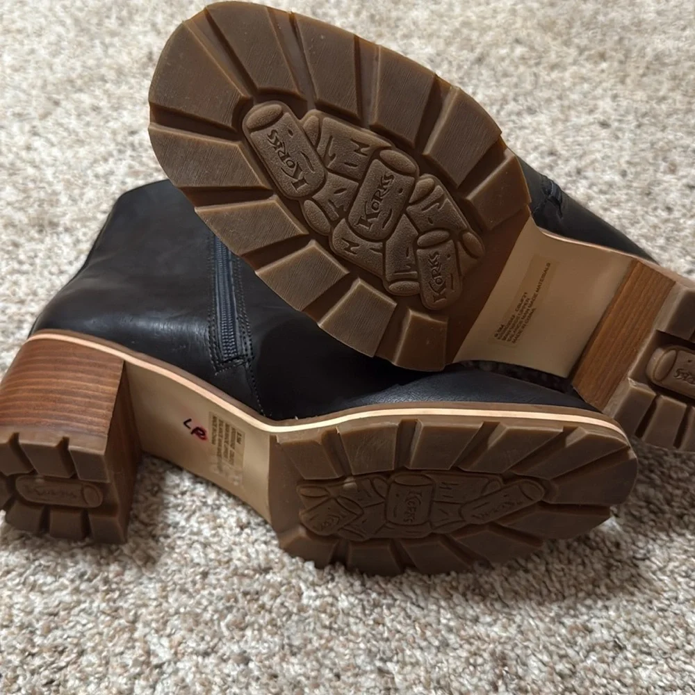 KORKS Black Leather Women's Voilet Bootie - Picture 8 of 8